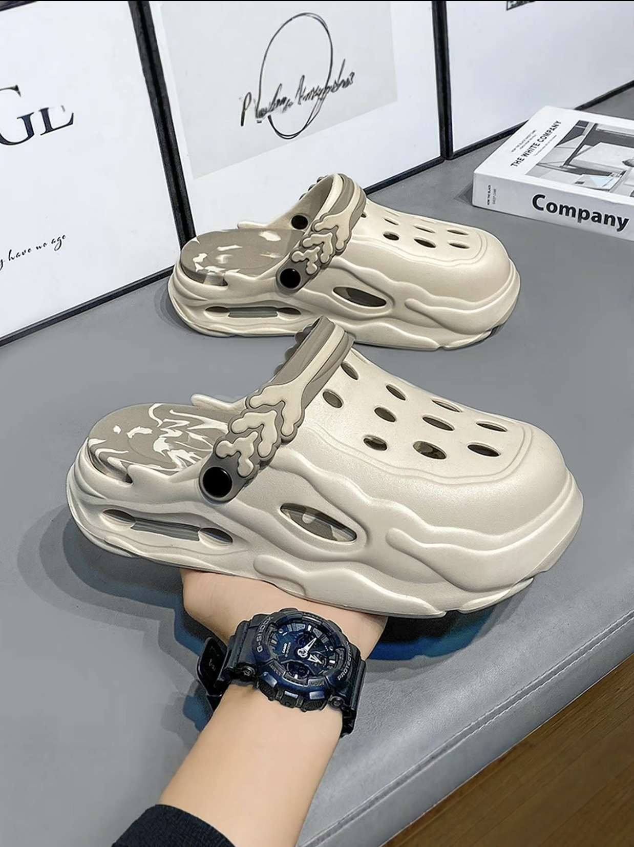 Men's colorblock hollow out design clogs