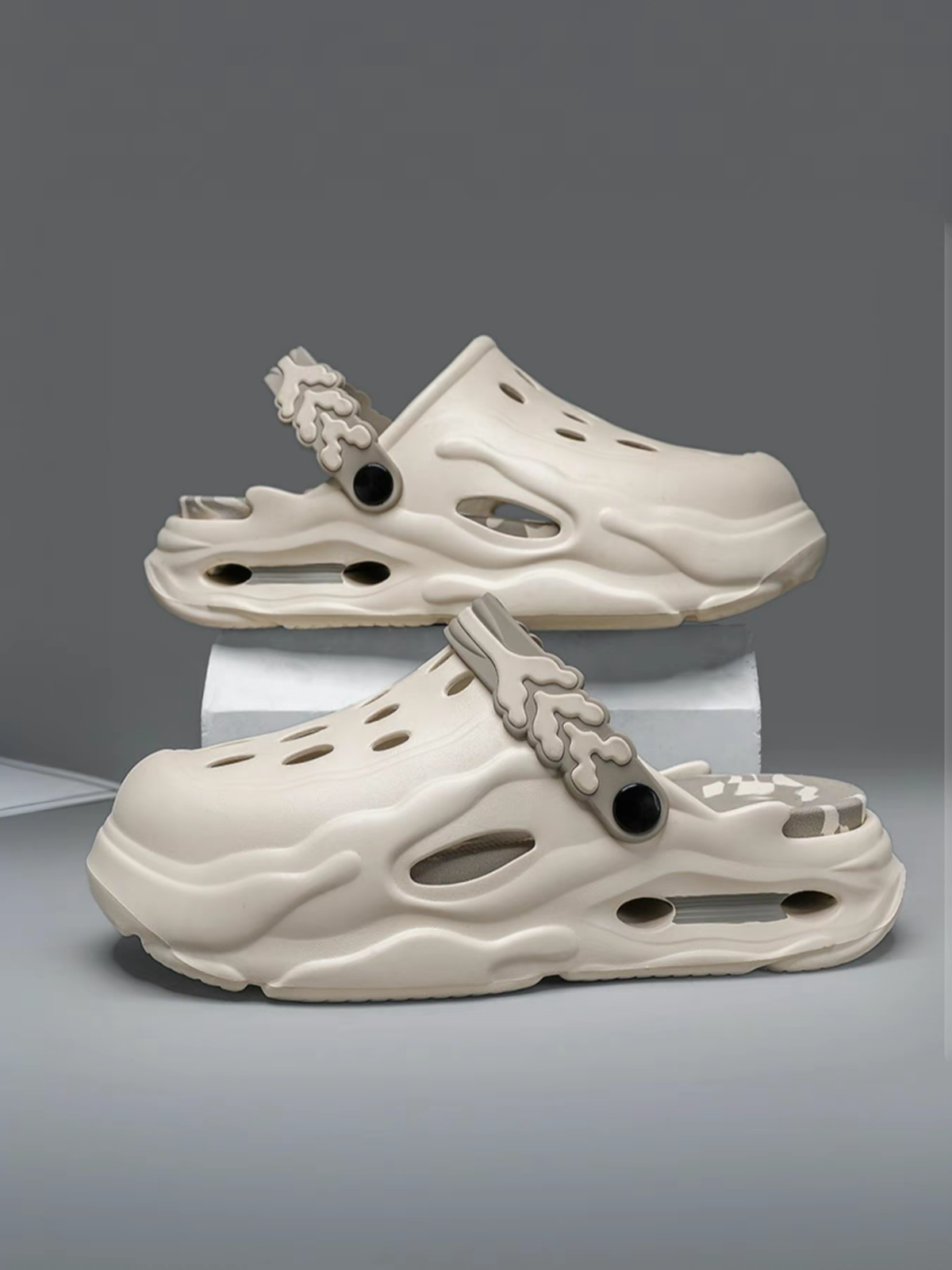 Men's colorblock hollow out design clogs