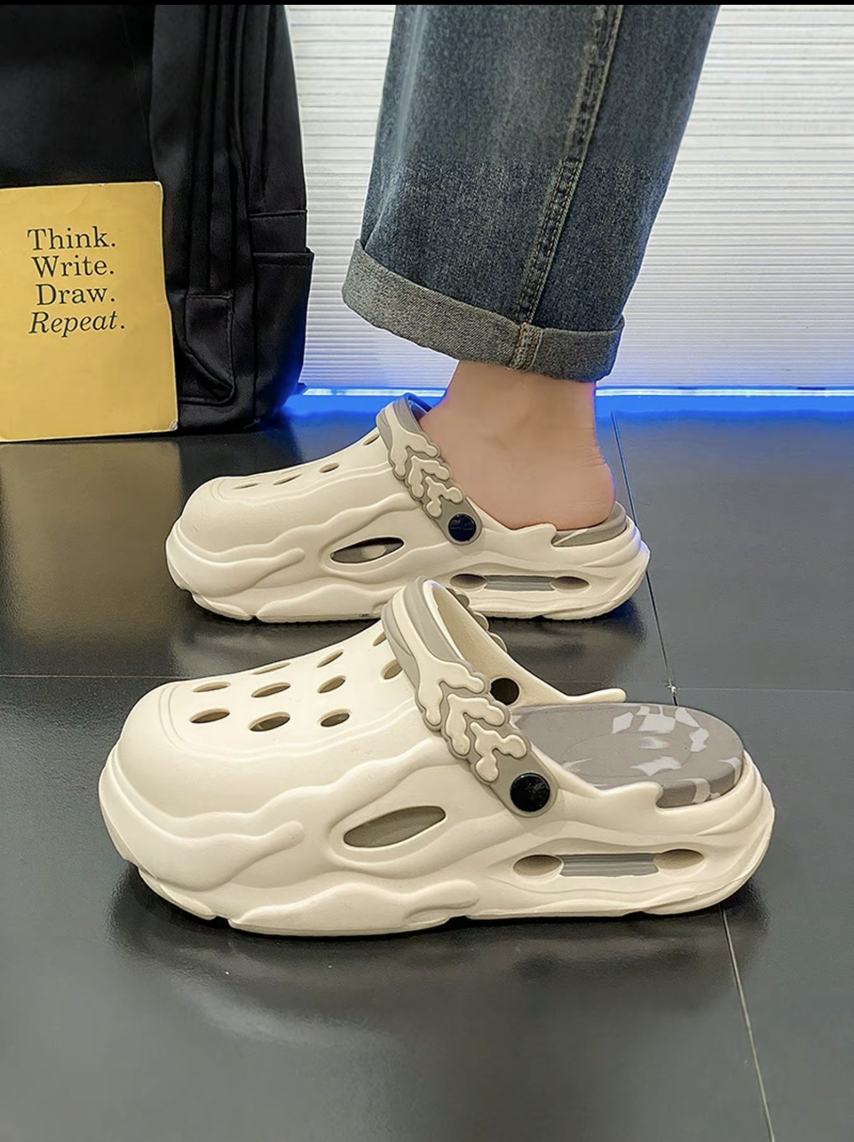 Men's colorblock hollow out design clogs