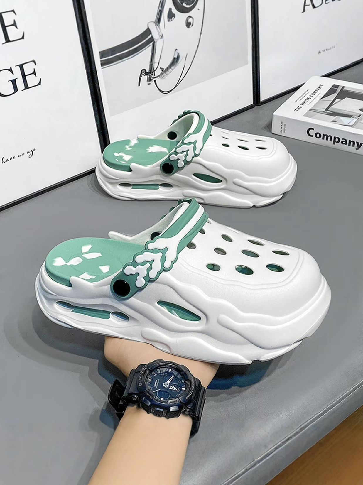 Men's colorblock hollow out design clogs