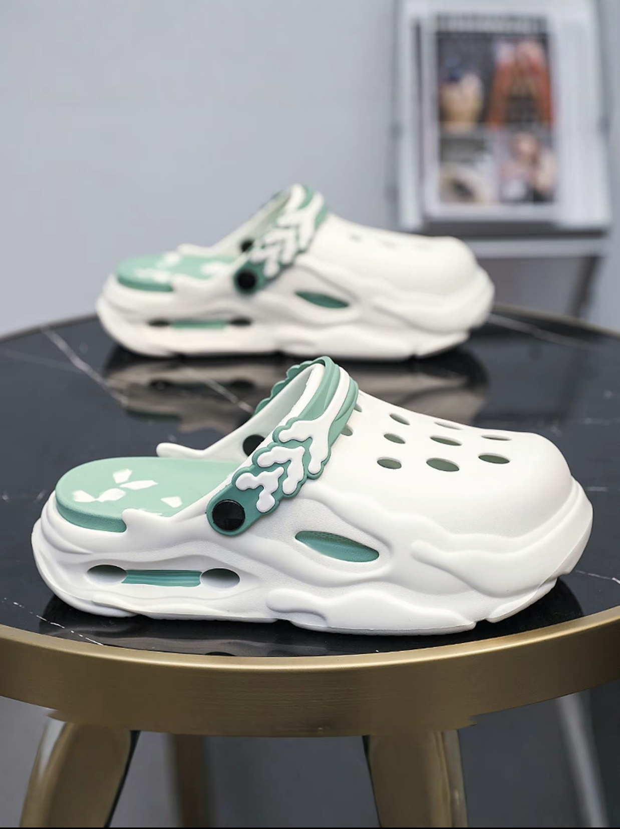 Men's colorblock hollow out design clogs