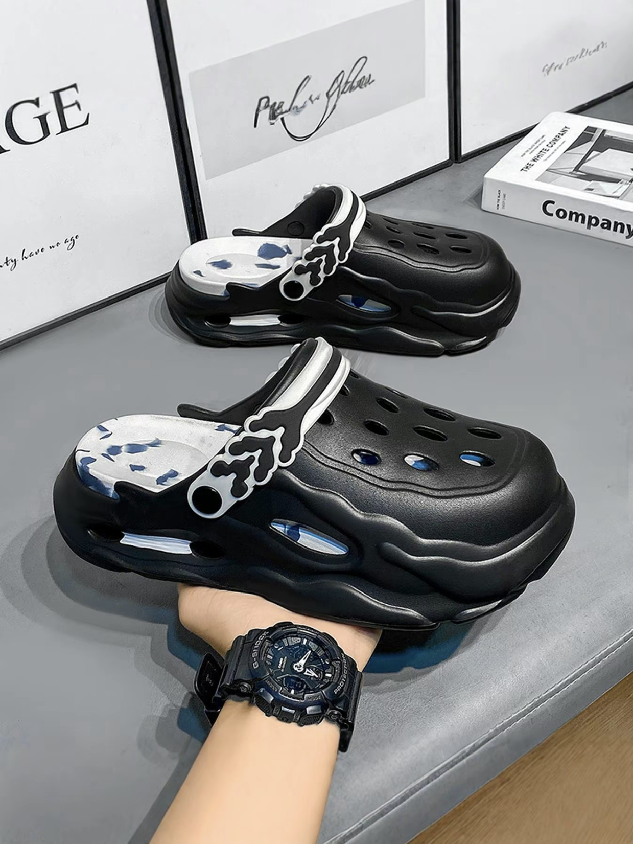 Men's colorblock hollow out design clogs