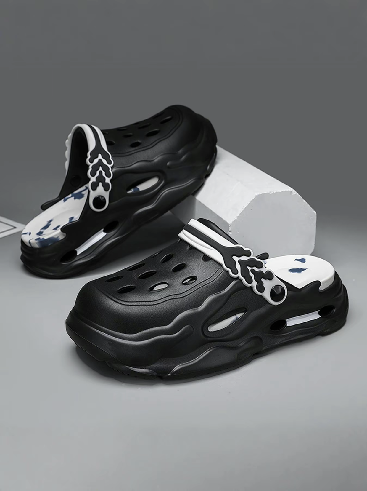 Men's colorblock hollow out design clogs