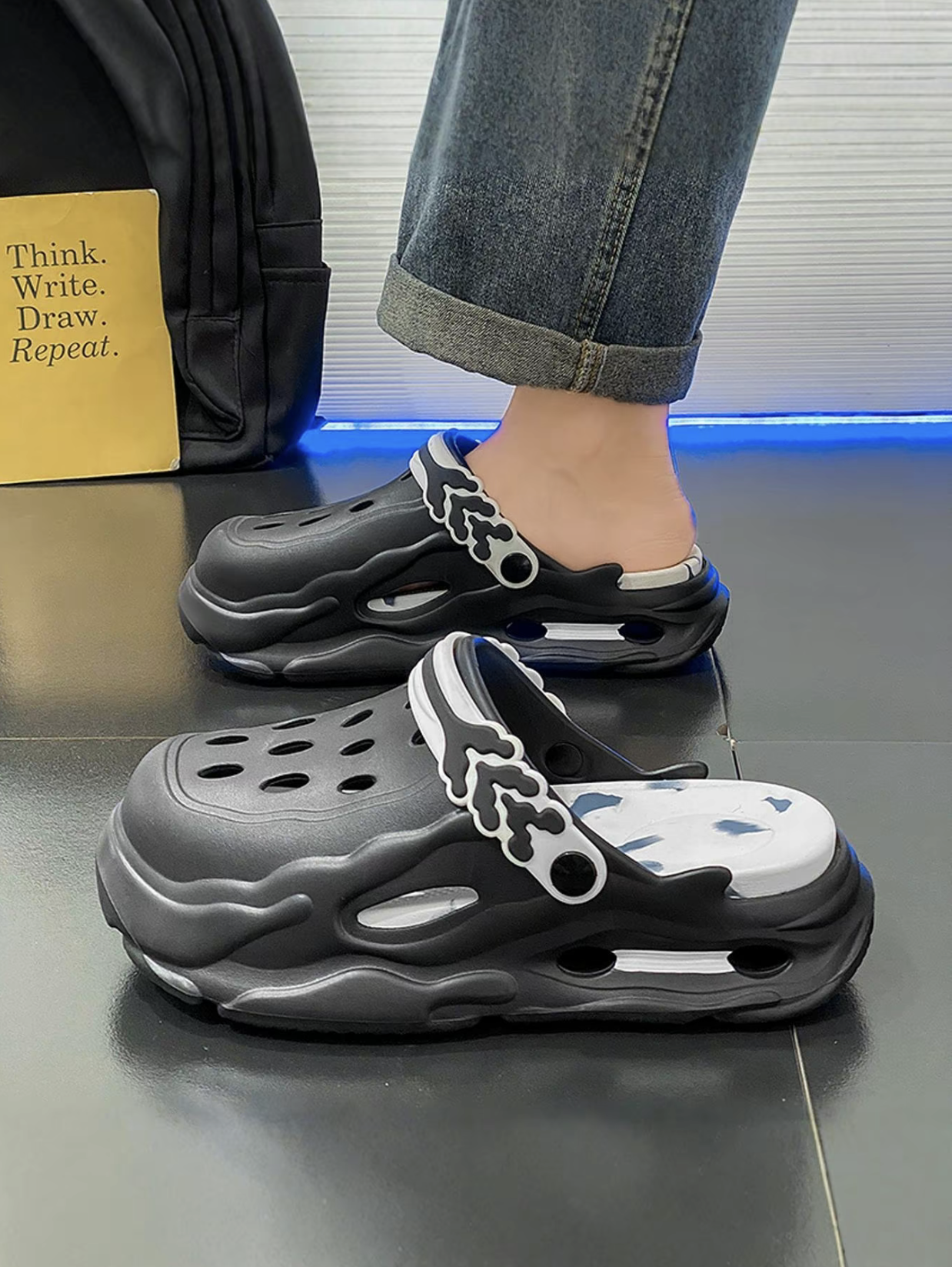 Men's colorblock hollow out design clogs