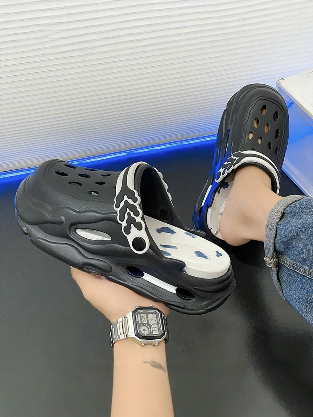 Men's colorblock hollow out design clogs