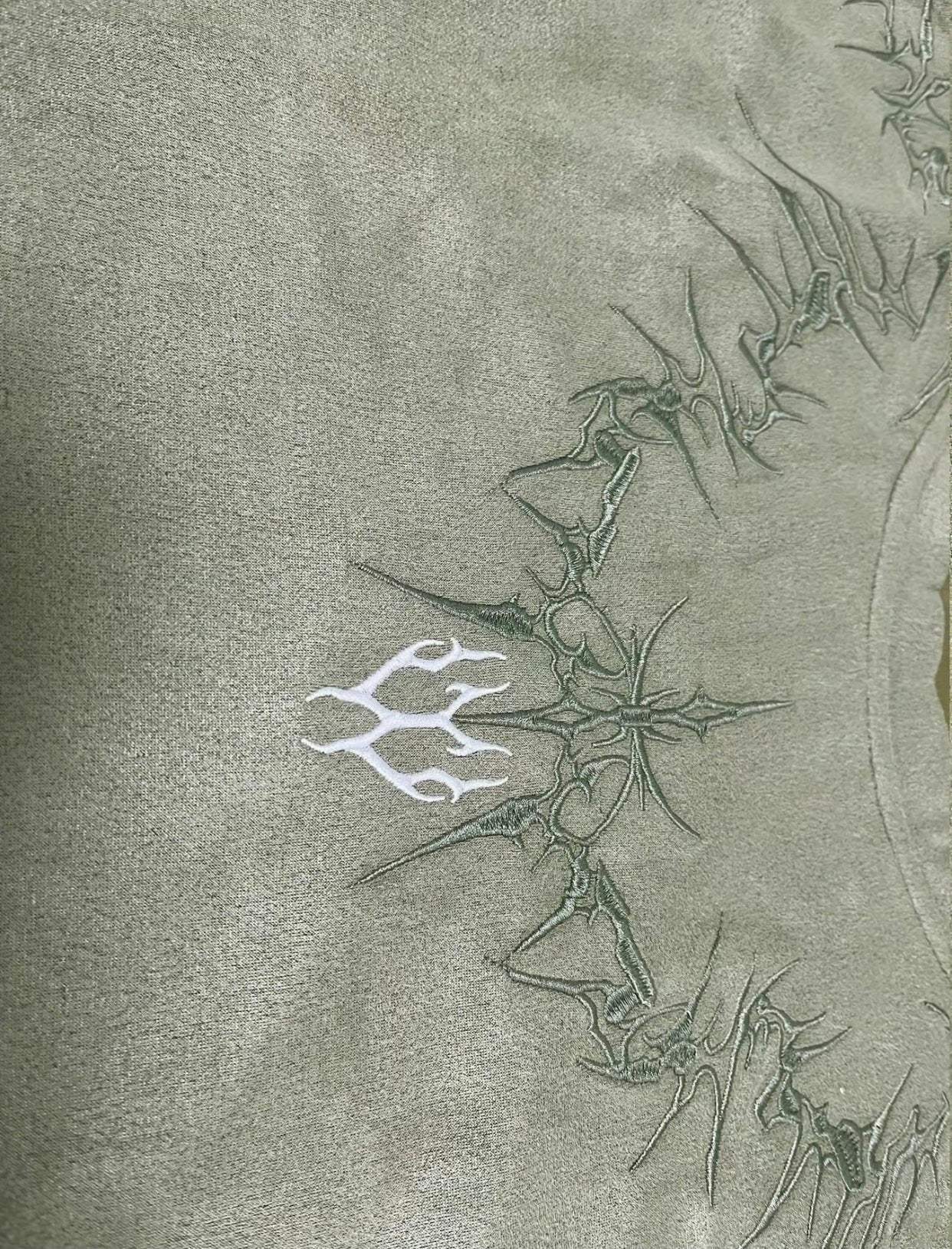 Men’s Graphic Embroidery Drop Shoulder Tee