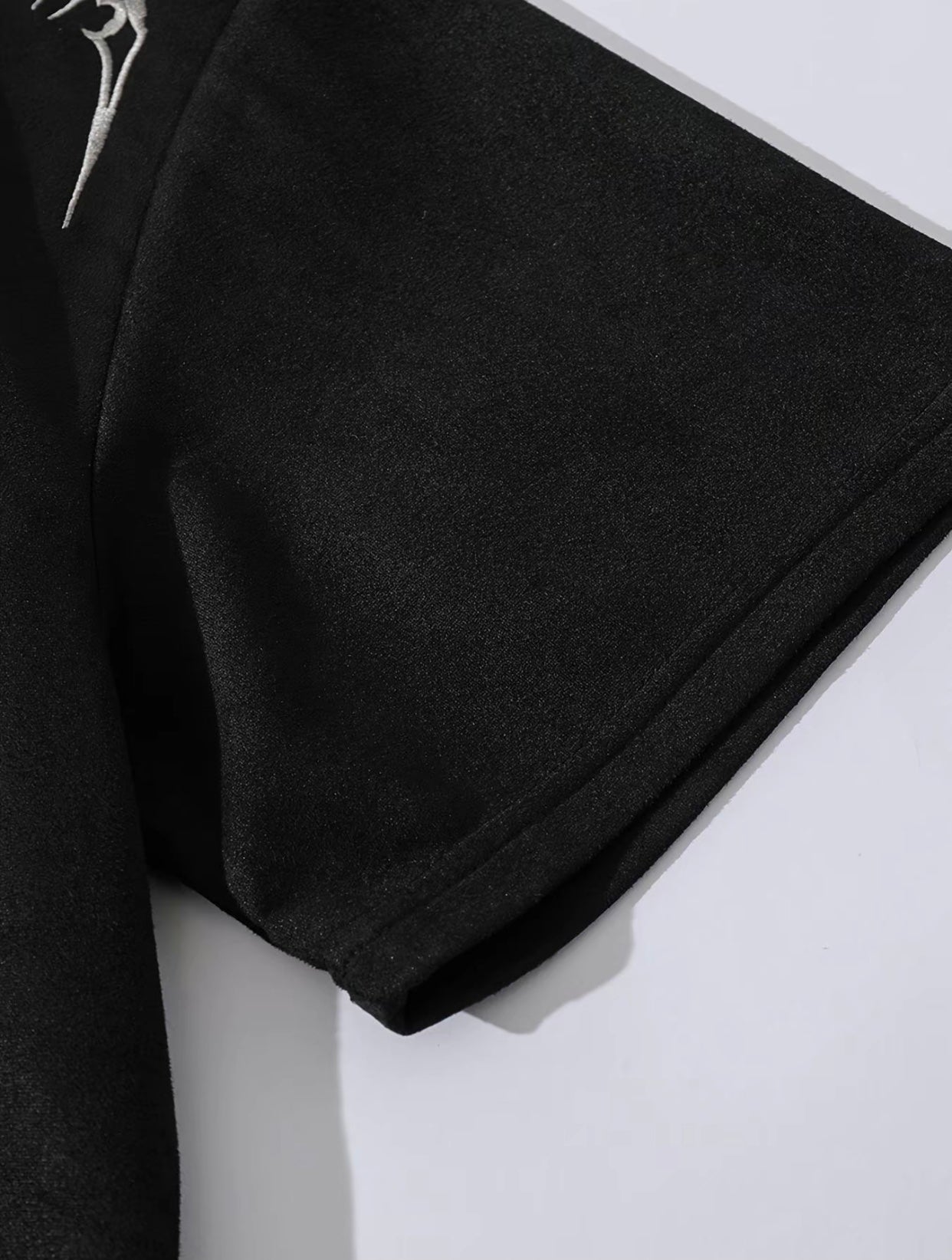 Men’s Graphic Embroidery Drop Shoulder Tee